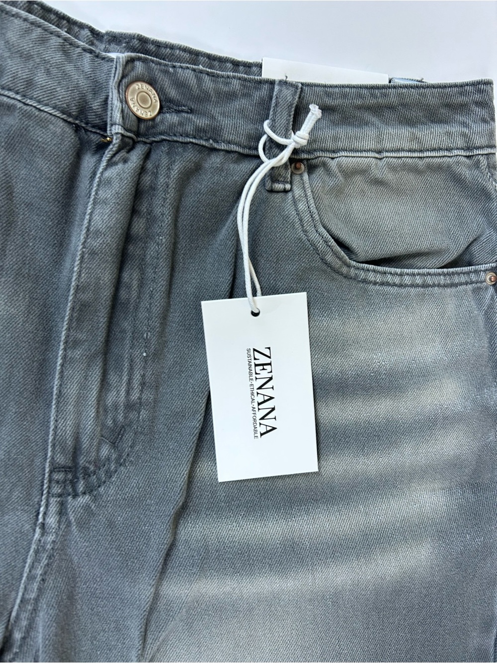 Zenana NWT Gray Distressed Cropped Wide Leg Jeans High Rise Raw Hem Size 30 - Picture 3 of 6